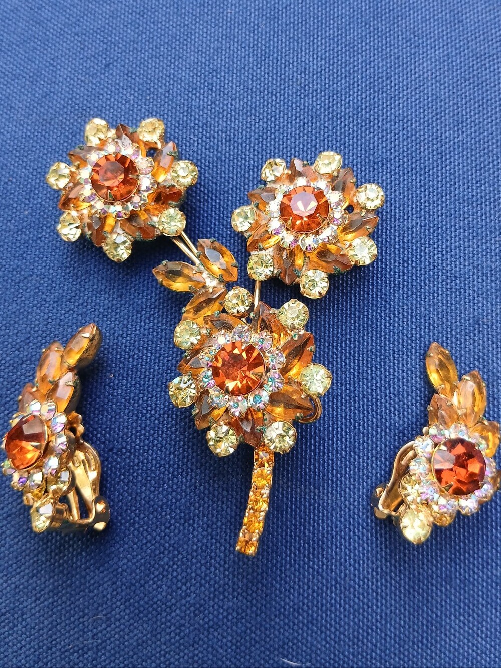 *Confirmed* JULIANA Stunning Vintage Brooch And Clip-On Earrings Set.